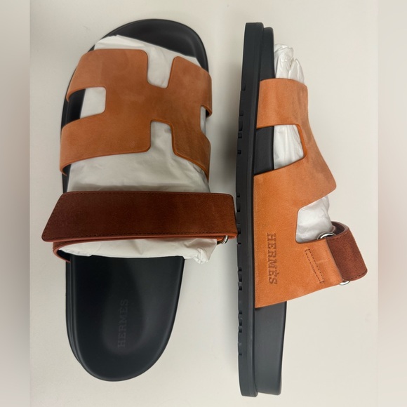 Hermes Chypre Sandals in Suede in colour Rose Bois de Santal/Rouge de Turin - Picture 4 of 5